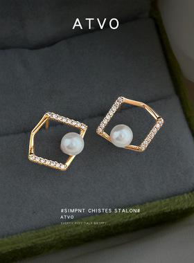 通勤设计感微镶锆石耳钉时尚简约镂空几何线条珍珠感小巧耳饰
