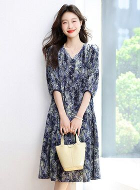 印花连衣裙女夏季2025新款韩版宽松V领遮肉大码气质碎花裙子