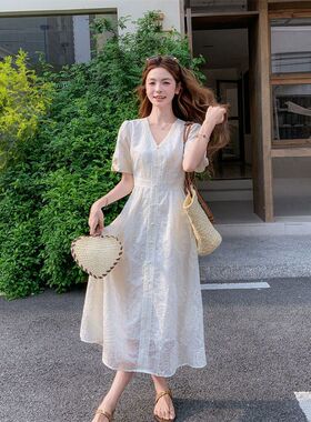 米白色提花V领短袖洋装女夏日2026新款设计精致俏皮千金感A字裙