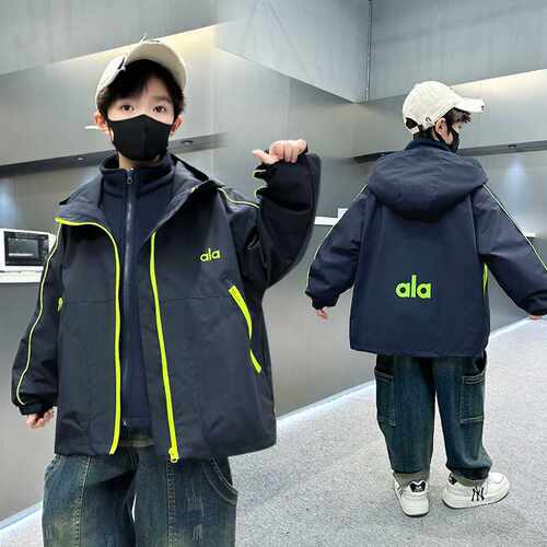 专柜品牌2026秋冬新款男童外套儿童三合一可拆卸冲锋衣冬款加厚外