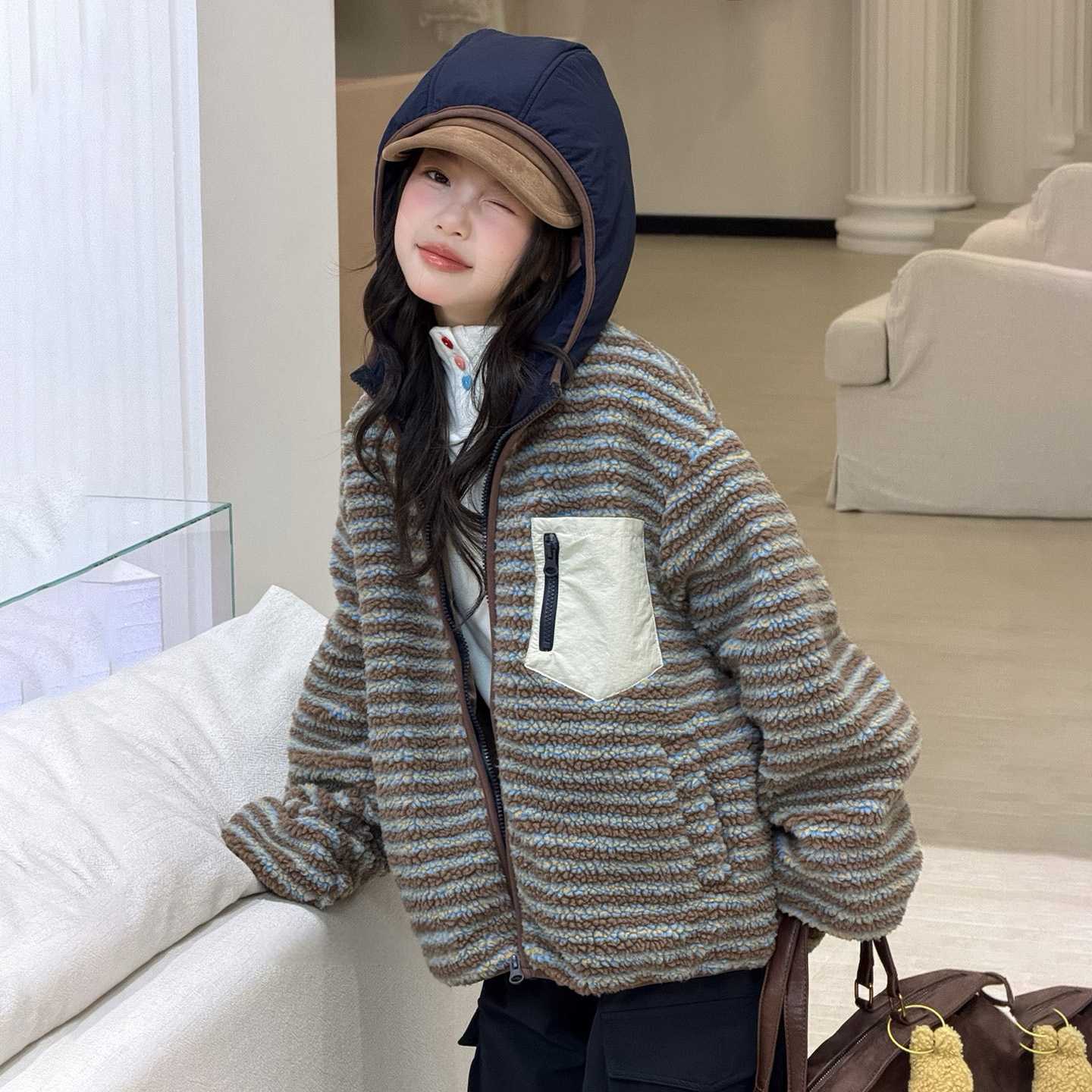 专柜品牌女童毛毛衣外套秋冬款2026新款儿童羊羔绒加厚棉服女大童