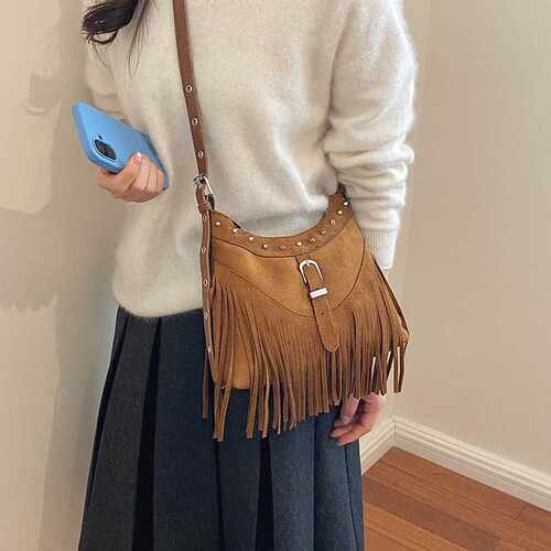 专柜品牌小众复古磨砂麂皮绒包包女2026秋冬新款百搭斜挎包波西米