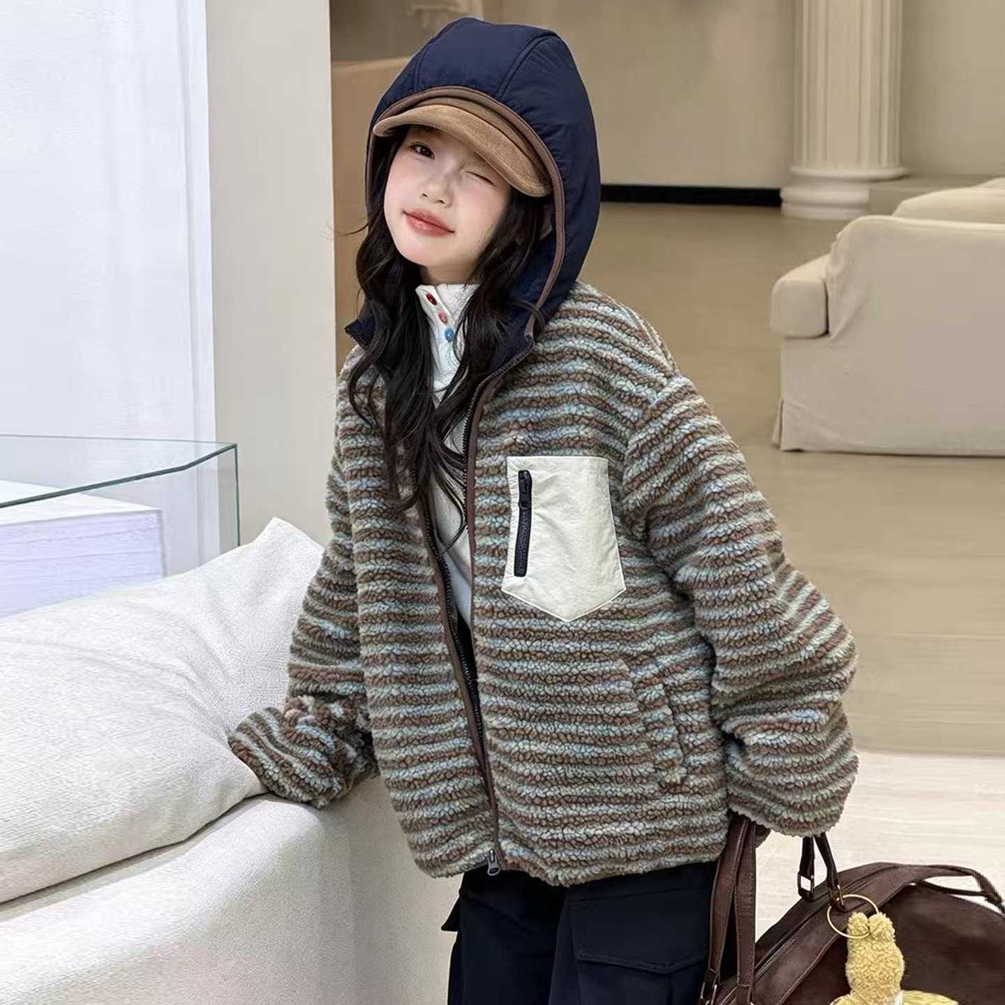 专柜品牌女童毛毛衣外套秋冬款2026新款儿童羊羔绒加厚棉服女大童