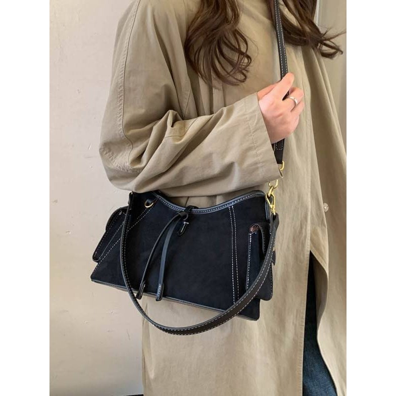 商场品牌洋气复古休闲女包2025冬季新款小众时尚百搭单肩腋下包通