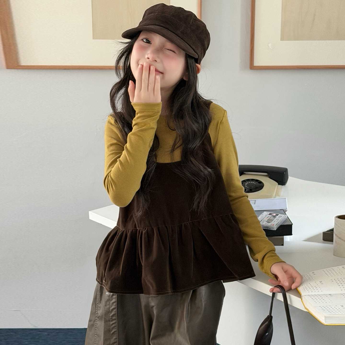 专柜品牌女童装春秋时髦洋气中大儿童女孩丝绒吊带背心马甲打底衫