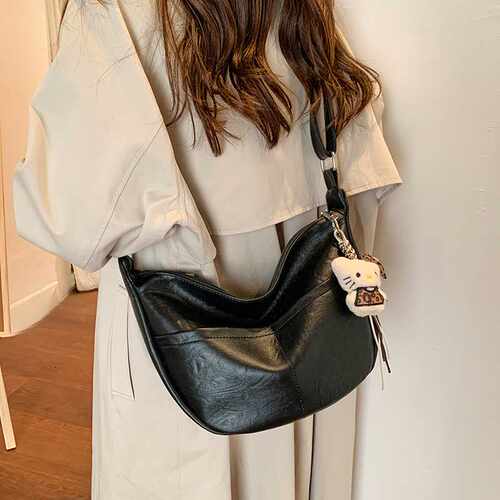 专柜品牌休闲复古大容量包包女2026新款超火百搭饺子包简约通勤单