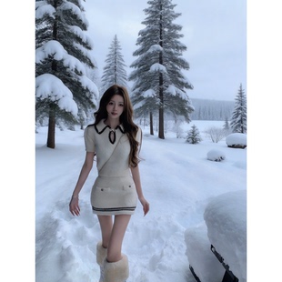 2025新款小香风针织短开衫外套女冬设计感小众拼色半裙两件套装女