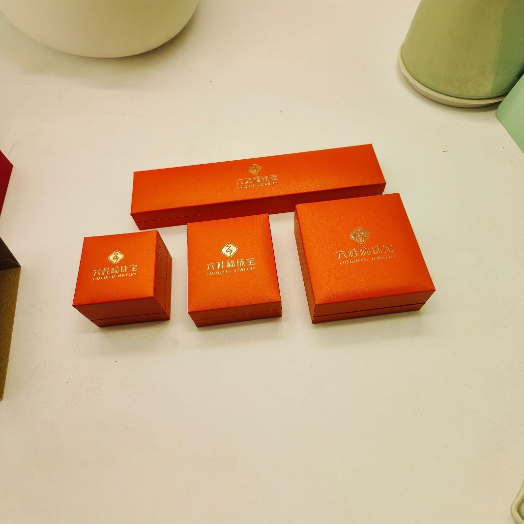 六桂福直角胶盒手镯吊坠项链戒指饰品包装盒首饰包装烫金工艺礼盒