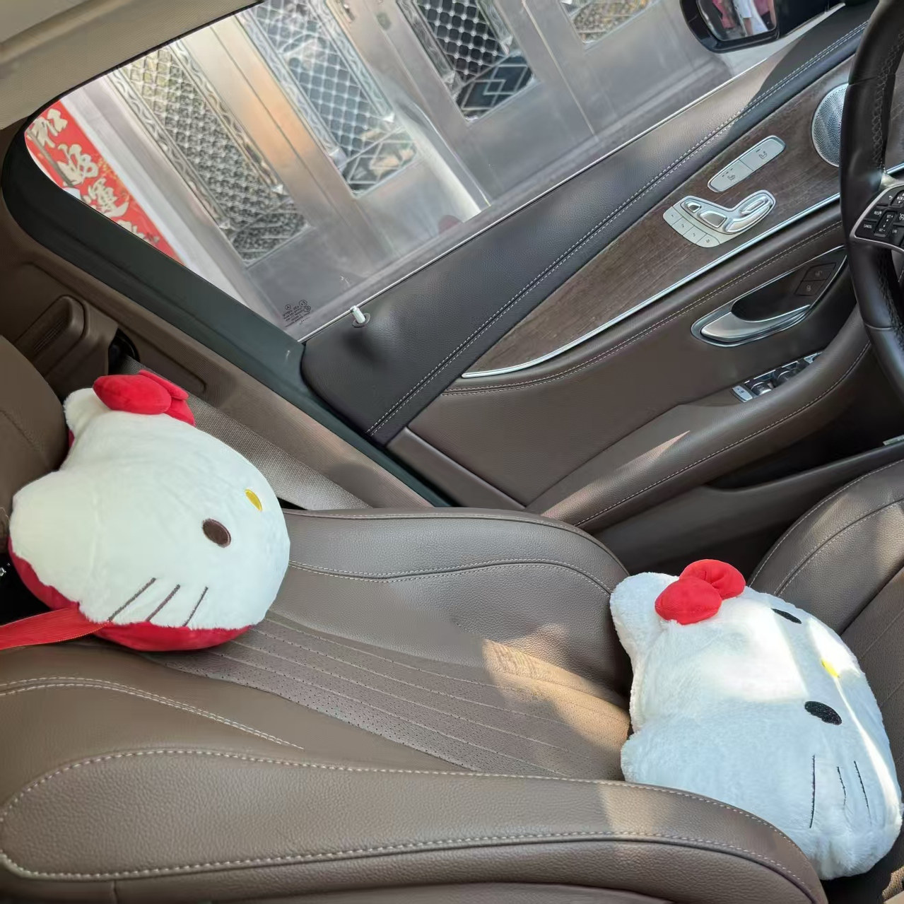 汽车头枕护颈枕创意车载可爱KT车内座椅头枕车用靠颈枕头