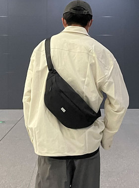 黑色高级感简单设计潮牌包ipad平板斜挎包黑男女运动男女大学生包