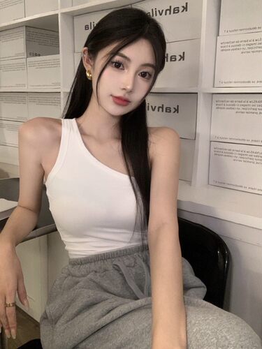 不规则斜肩吊带不规则斜肩吊带