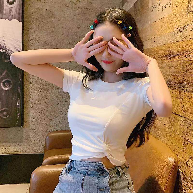 港风露脐短袖2024新款T恤女夏季超火设计感小众短款打底别致上衣