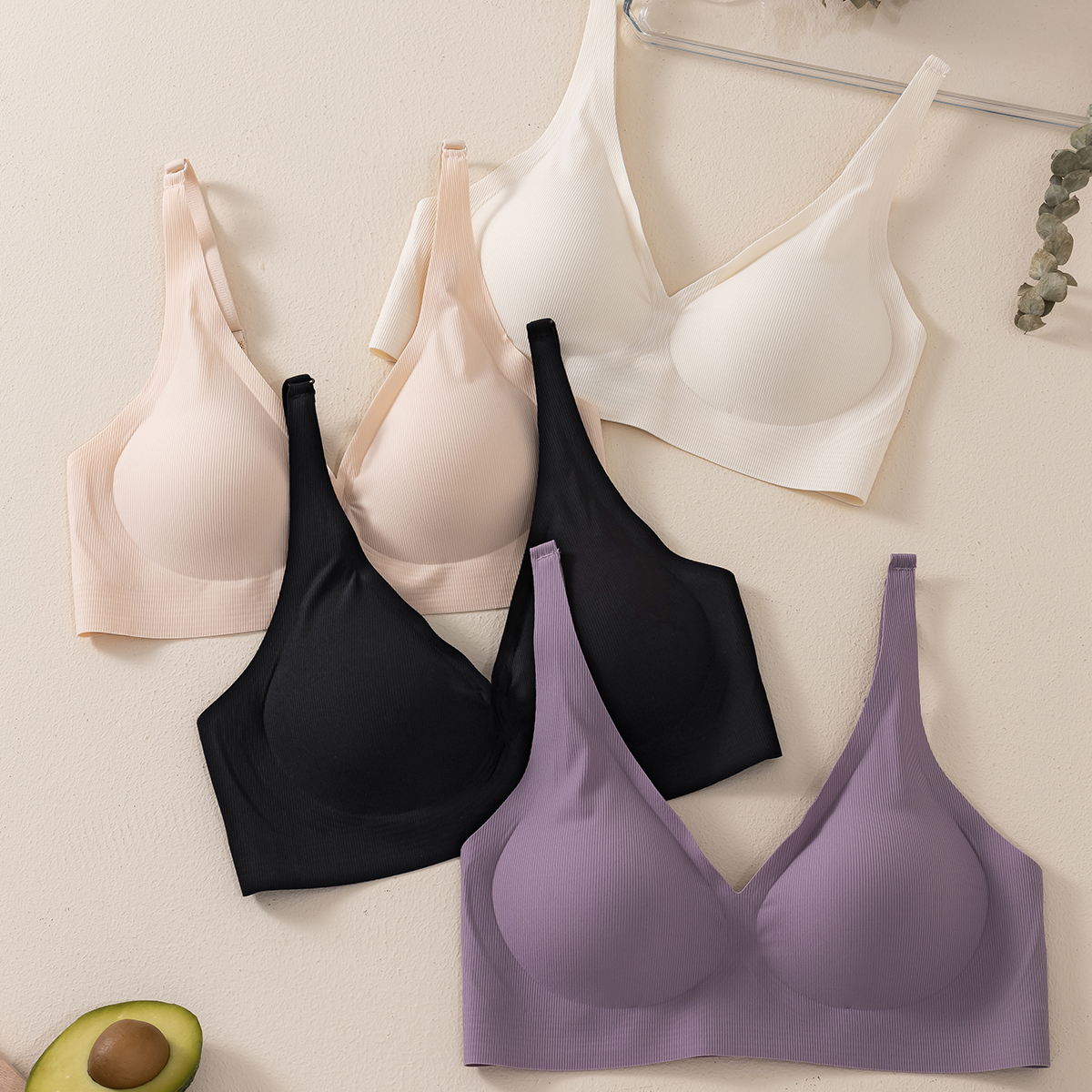 亲肤裸感无痕	三排搭扣调节松紧