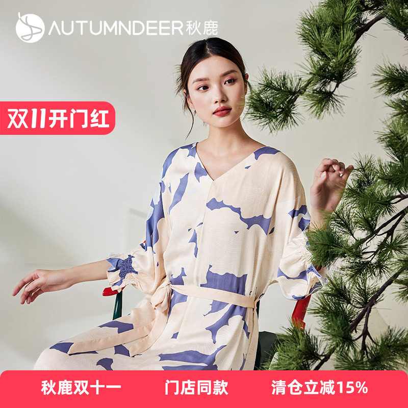 秋鹿莫代尔贡缎印花七分袖睡裙