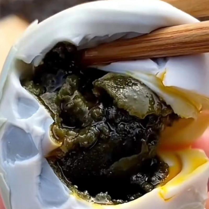 臭鸭蛋东北特产黑黄流油起沙即食咸鸭臭蛋农家自制正宗熟盐海鸭蛋