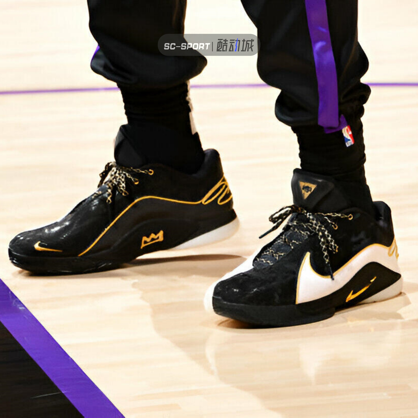 正品NIKE耐克LEBRON詹姆斯22代男子低帮实战减震篮球鞋HV8453-100