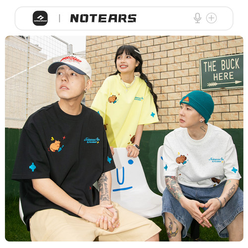 No Tears卡皮巴拉字母刺绣圆领学院风可爱卡通动物T恤男女同款