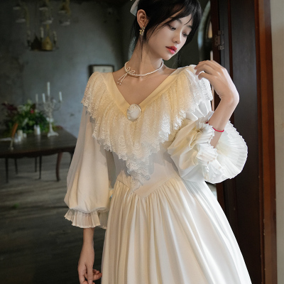 宫廷缎面灯笼袖收腰白色礼服婚纱