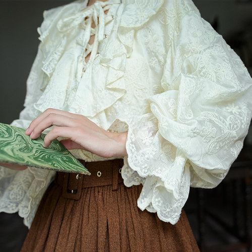 天丝棉线绣花灯笼袖绑带荷叶衬衫