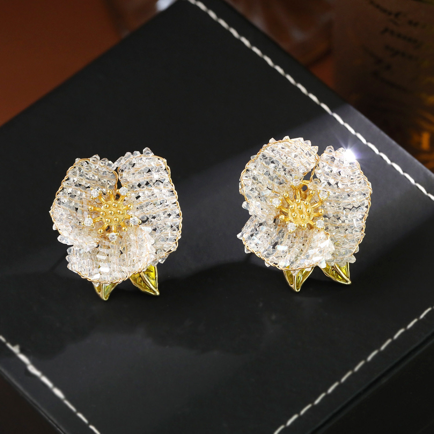 手工水晶编织花朵耳钉轻奢金色花蕊立体花瓣耳饰温柔仙气晚宴耳环