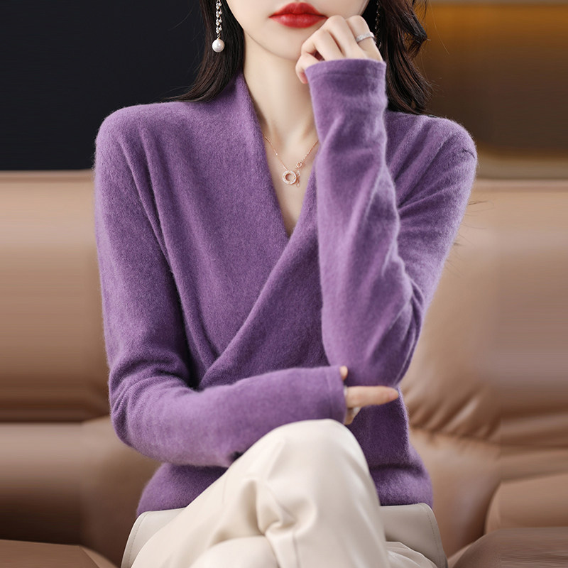 交叉V领套头紫色羊毛毛衣