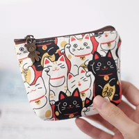 Черная каталальная кошка