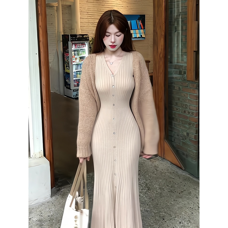 v领针织连衣裙女冬季新款