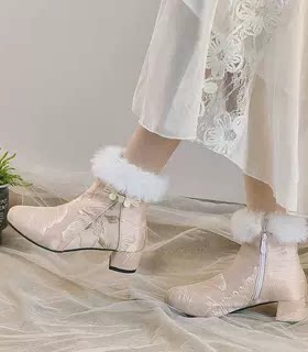 兔毛靴子绣花中式旗袍鞋秋冬加绒圆头高跟短靴古典国风女靴子大码