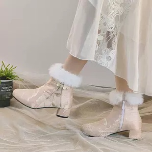 兔毛靴子绣花中式旗袍鞋秋冬加绒圆头高跟短靴古典国风女靴子大码
