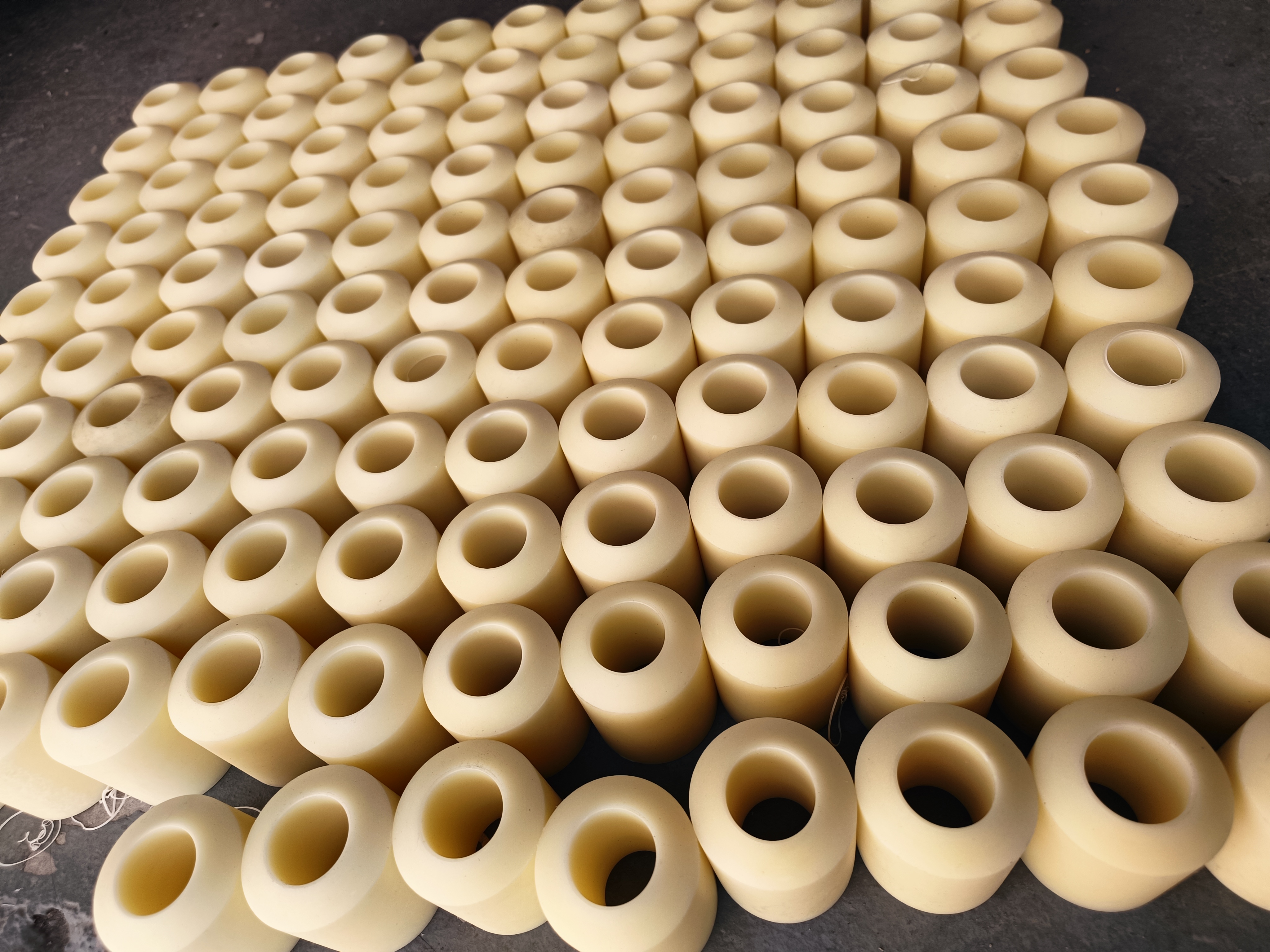 尼龙管空心尼龙棒尼龙件加工C尼龙轴套尼龙滚轮机加工尼龙配
