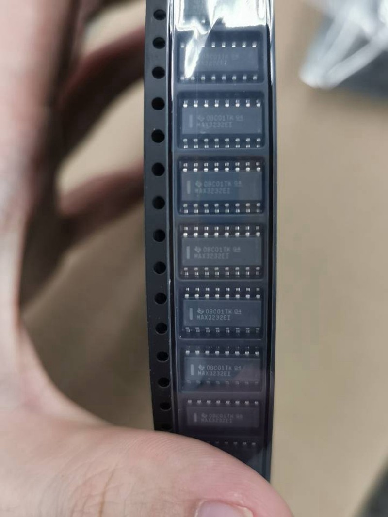 全新MAX3232EIDR 完全版 收发器 2/2 RS232 贴片SOP-16 集成电路I