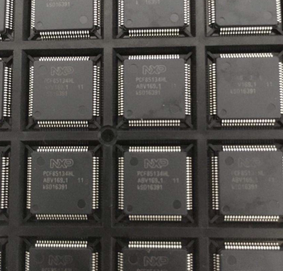 PCF85134HL/1 LQFP-80 丝印PCF85134HL 60段 LCD 显示器驱动器