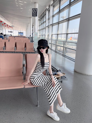 Eva君君酱纸片人显瘦包臀条纹吊带针织连衣裙女百搭休闲慵懒长裙