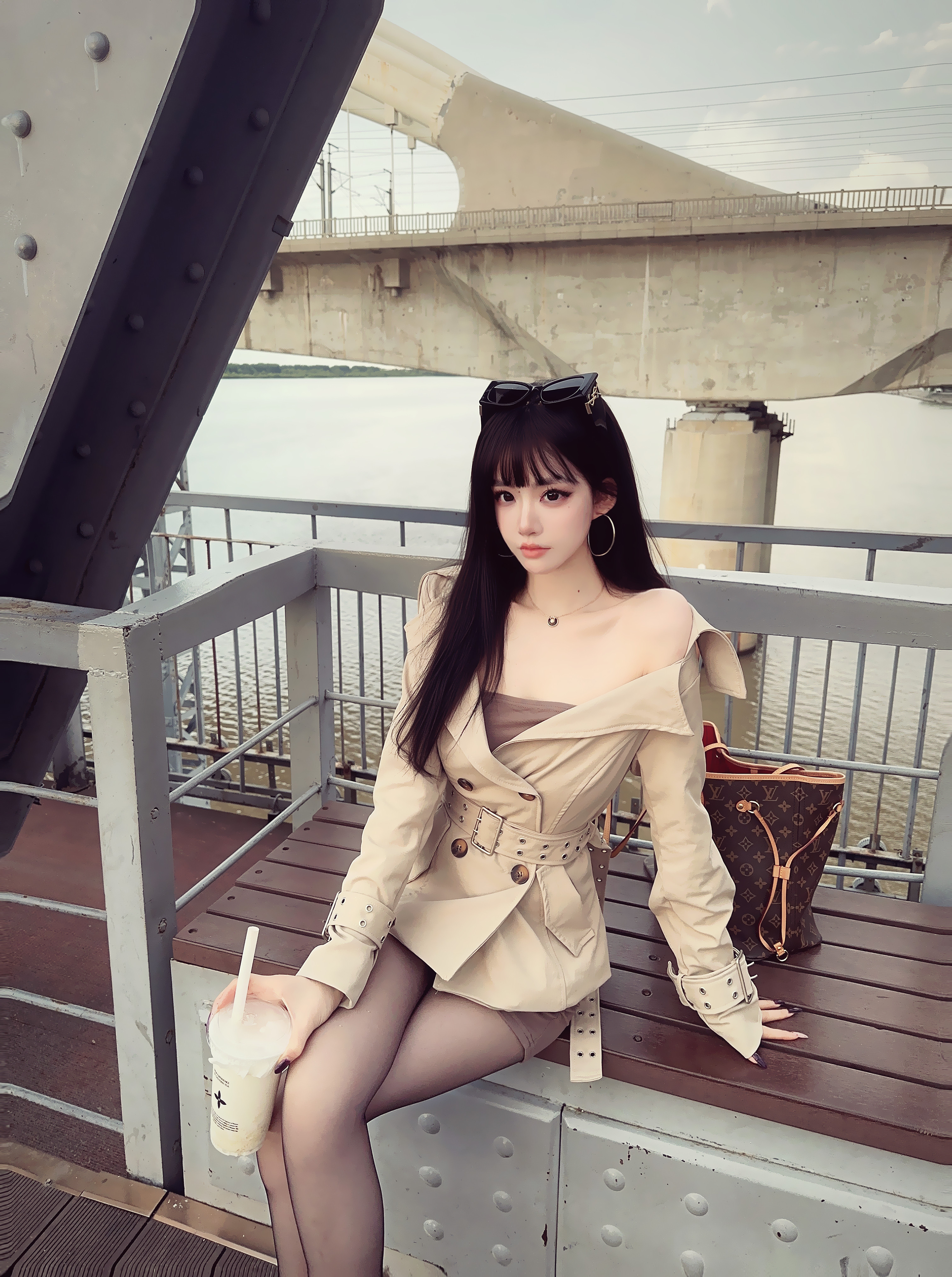 Eva君君酱韩系财阀千金气质翻领露肩收腰短款风衣外套女小众上衣