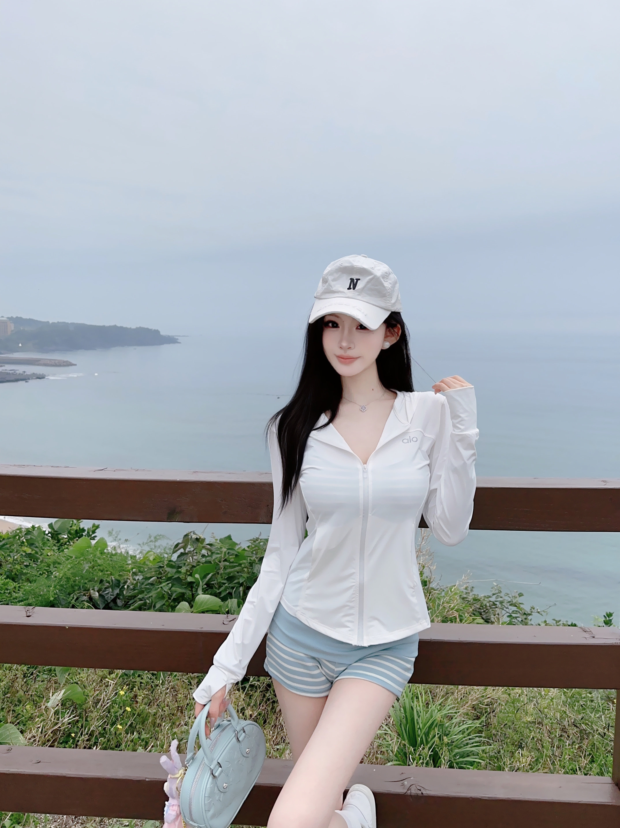 Eva君君酱纯欲百搭长袖连帽al防晒外套女拉链口袋休闲运动开衫