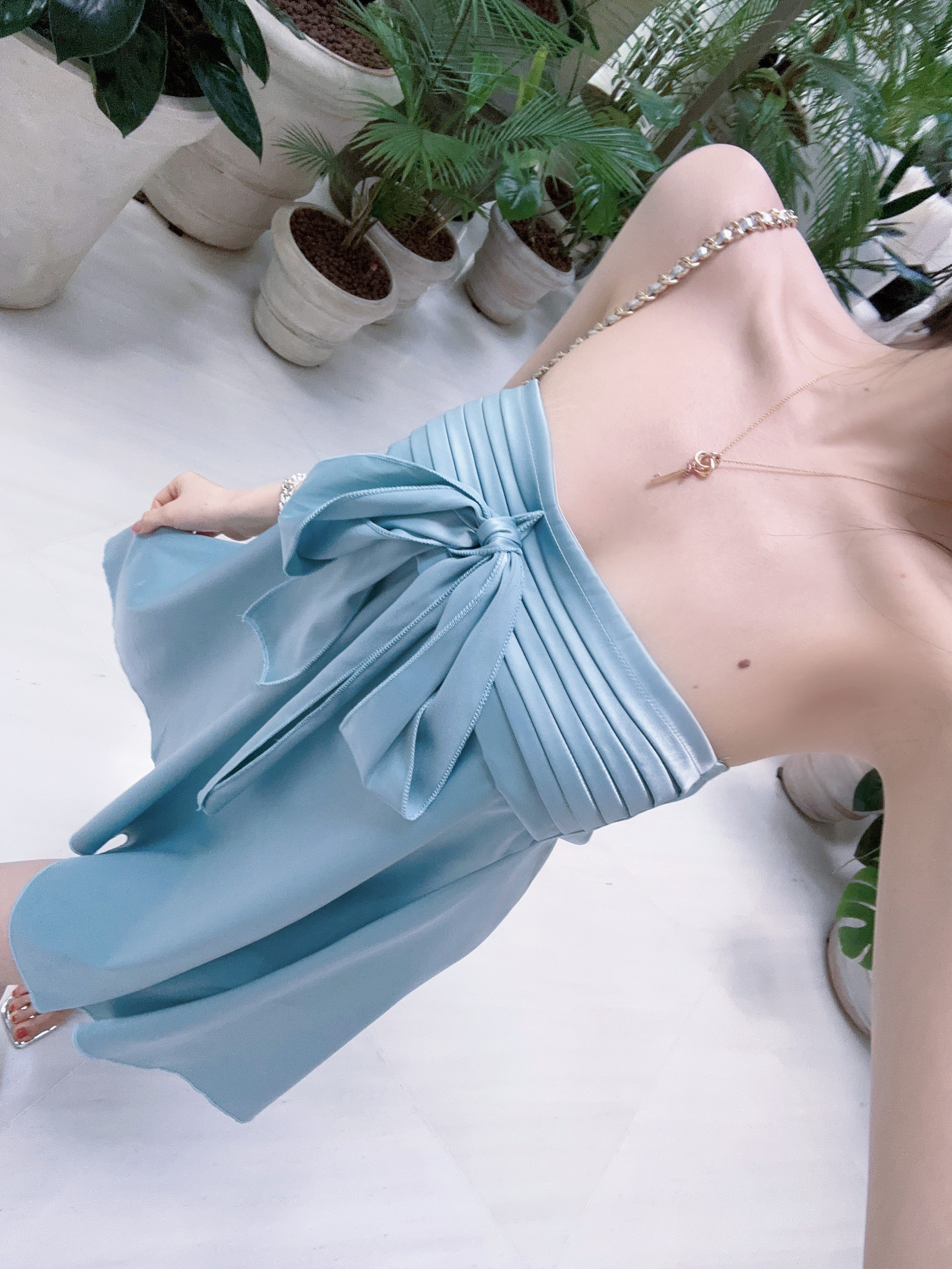 Eva君君酱韩系甜美蝴蝶结绑带抹胸缎面连衣裙女显瘦气质度假短裙