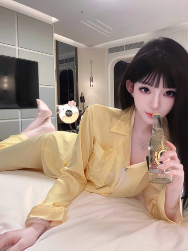 Eva君君酱纯欲冰丝口袋烫钻HelloKitty长袖睡衣套装女气质家居服