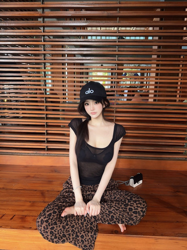 Eva君君酱韩系辣妹性感方领显瘦弹力透视短袖t恤女度假松弛感上衣