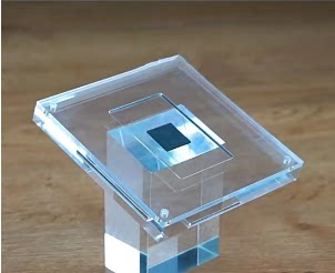 芯片展示架陈列古钱币展览定做展托架邮票纪念币电路板透明亚克力
