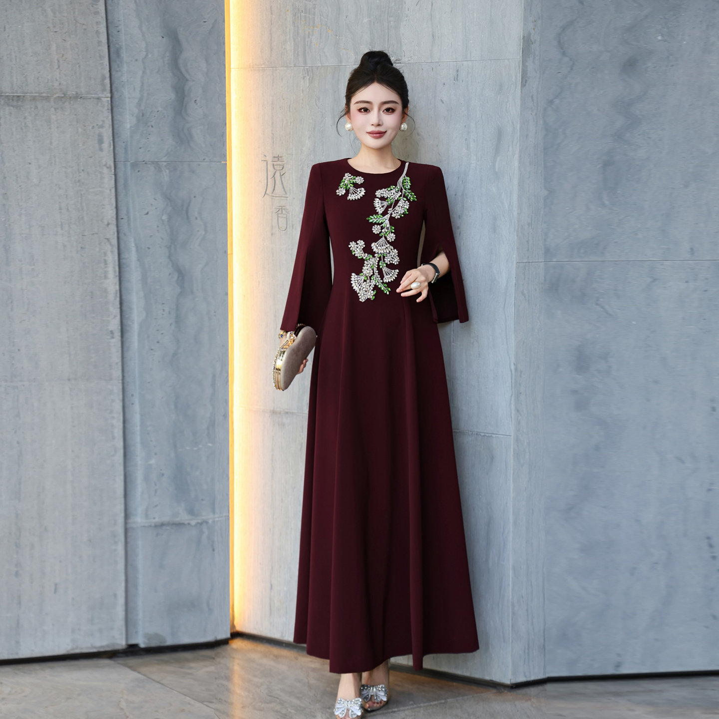 重工钉珠开袖晚装礼服连衣裙