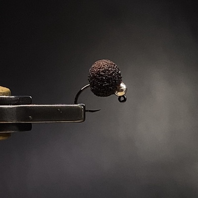 Y171北京路亚鳟鱼颗粒饵飞蝇钩浮水干式飞钓仿生饵黑坑高压钓场