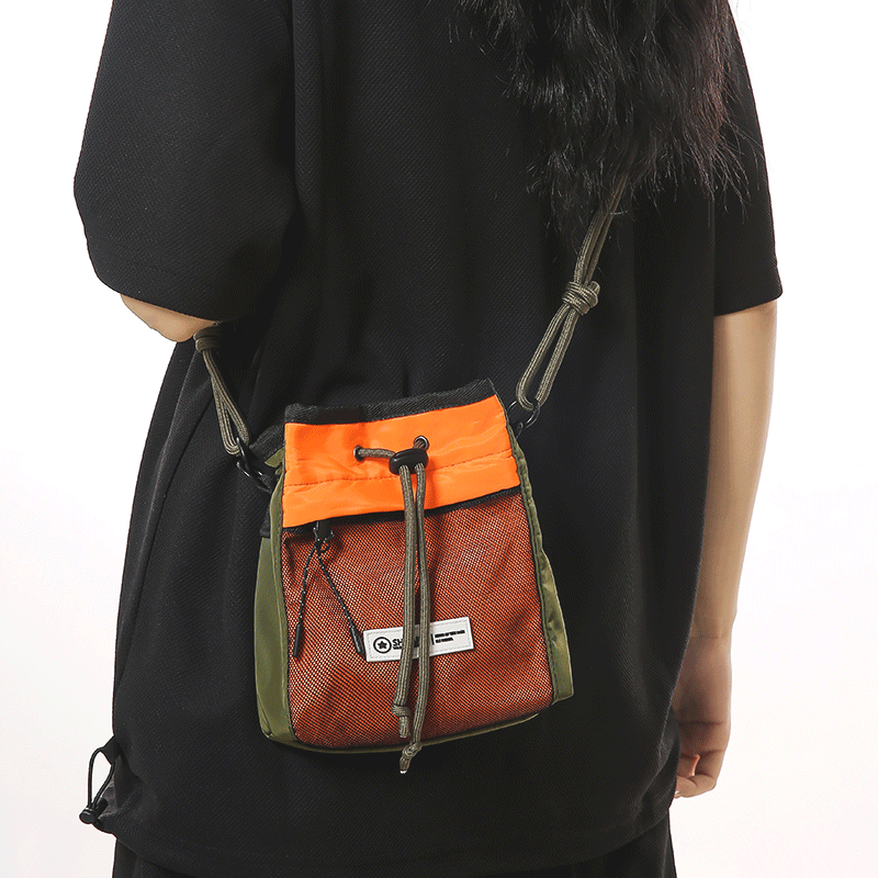 斜挎包男生潮牌水桶休闲包男款机能工装小挎包学生运动单肩背包女,箱包皮具/热销女包/男包,通用款女包,淘宝优惠券,粉丝福利购,淘宝优惠卷