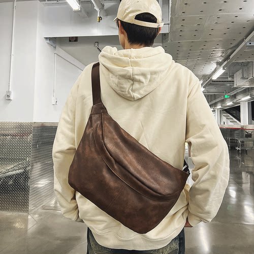 菇八八防水复古单肩胸包斜挎包