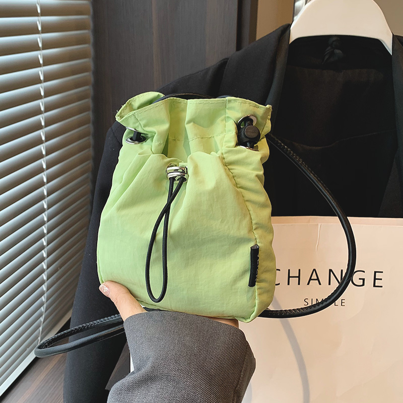 菇八八夏天超火斜挎小包包女