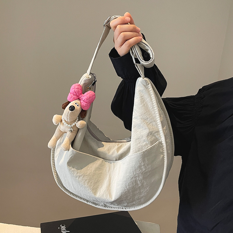 菇八八少女轻便大容量饺子斜挎包