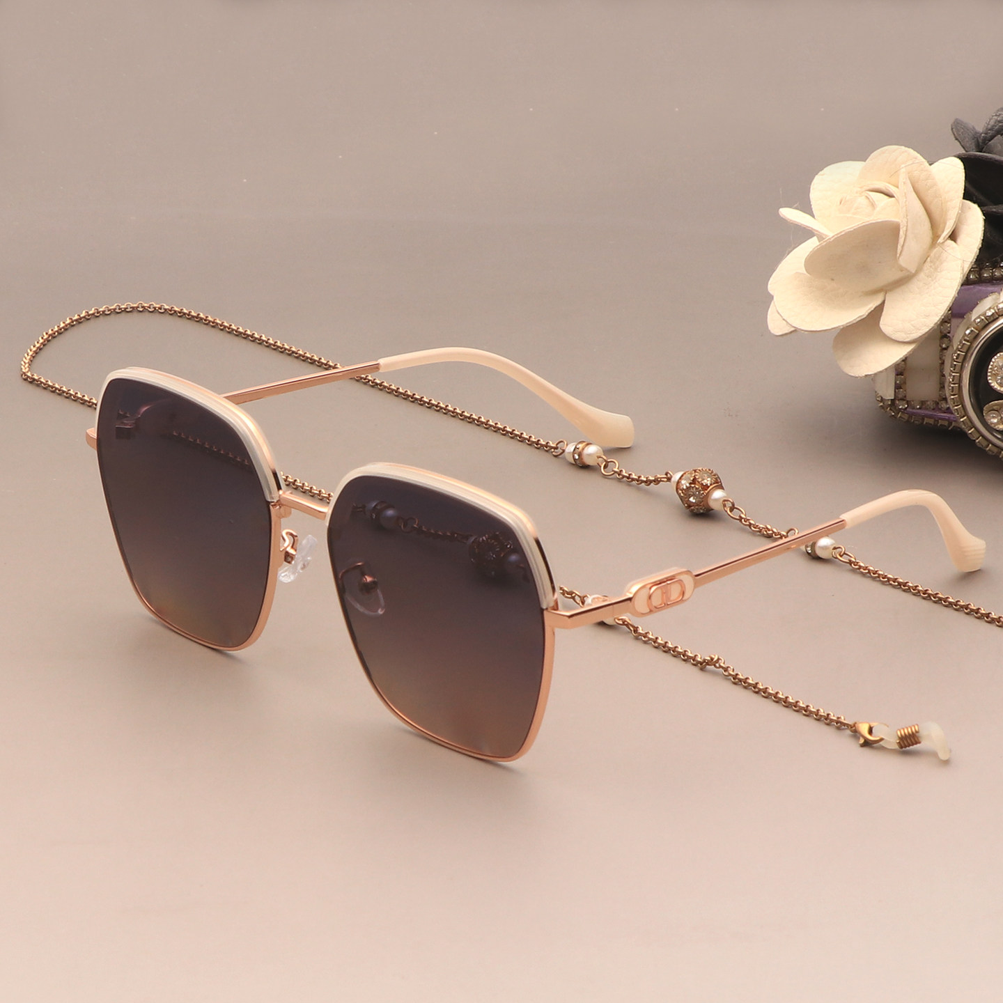 眼镜女偏光白色尼龙太阳镜简约防紫外线大框墨镜夏显脸小高级时尚