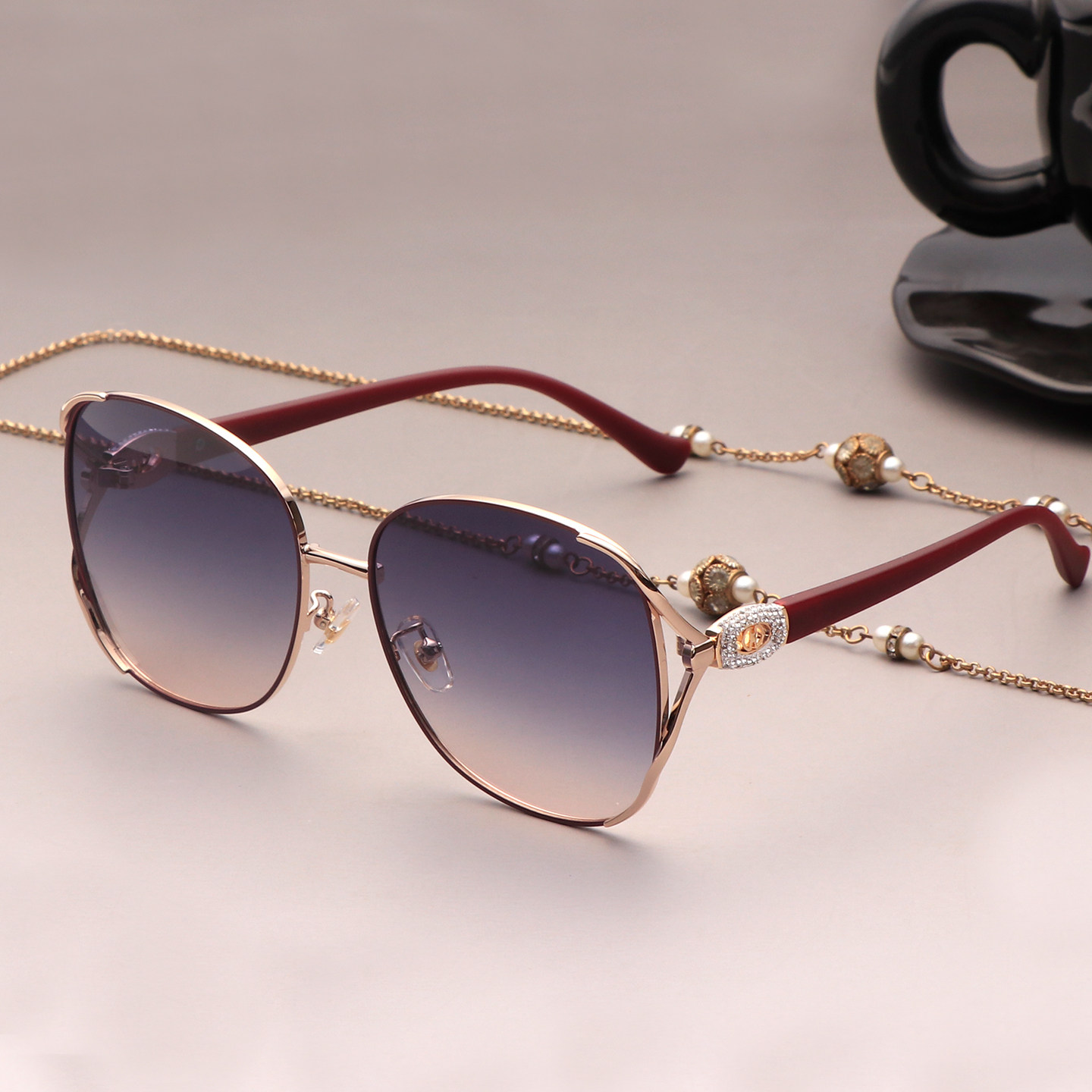 高级感尼龙防紫外线太阳镜女红色镶钻大框偏光墨镜镂空渐变夏日潮