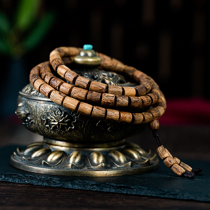 海南莺歌绿奇楠沉香手串桶珠