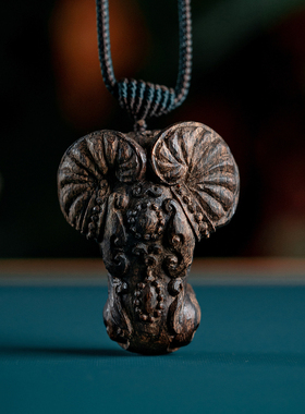天然文莱沉香雕刻牛气冲天吊坠