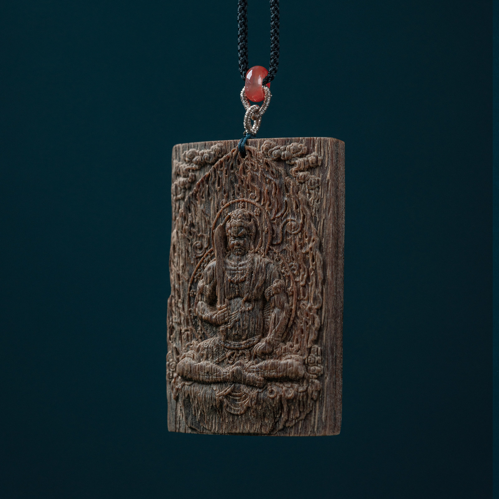 真品柬埔寨菩萨棋沉香吊坠老料奇楠雕刻不动明王挂件生肖鸡守护牌